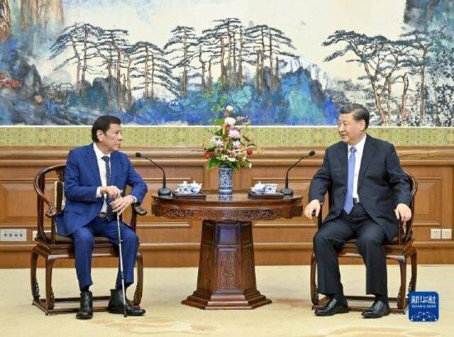7月17日下午，国家主席习近平在北京钓鱼台国宾馆会见菲律宾前总统杜特尔特。新华社记者殷博古摄
