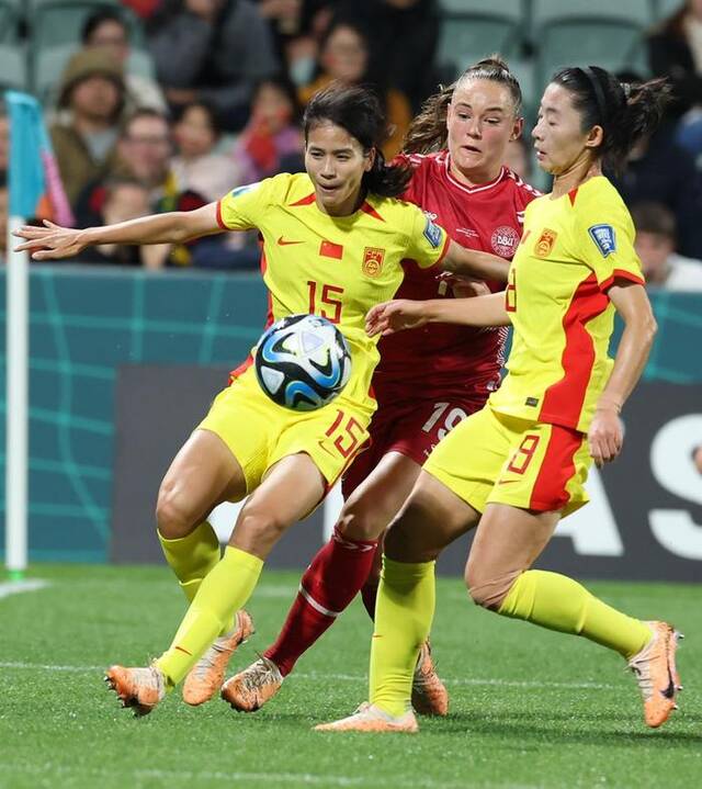 世界杯首战 中国女足不敌丹麦队