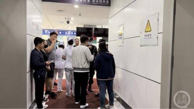 齐齐哈尔体育馆坍塌事故造成11人死亡，一排球队队员因受伤停训躲过一劫