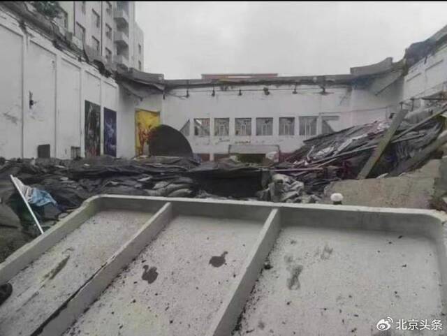 齐齐哈尔体育馆坍塌事故11人死亡 参与救援居民讲述救援经过
