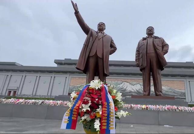 朝鲜最高领导人金正恩会见俄罗斯国防部长绍伊古