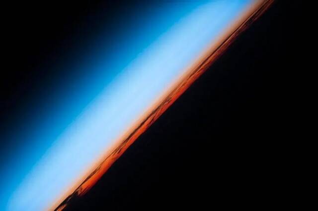 国际空间站上看到的日落。