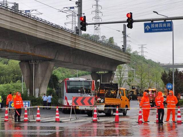 园博园南路目前也已采取道路封闭措施。新京报记者王贵彬摄
