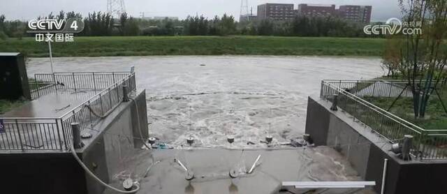 河北多地强降雨 各部门密切协作开展防御工作