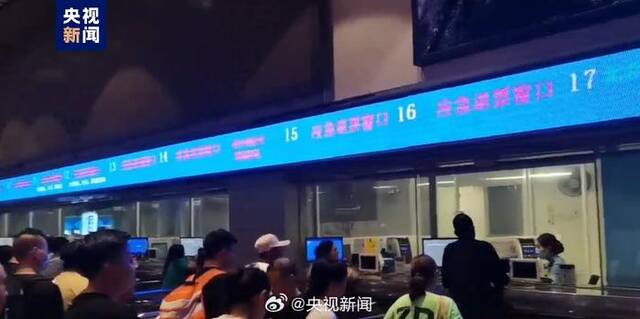 北京西站新开候车区供滞留旅客休息