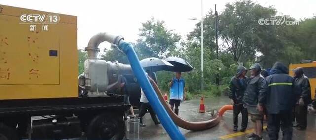 北京遭遇今年以来最大规模降雨 相关部门多举措保路面畅通