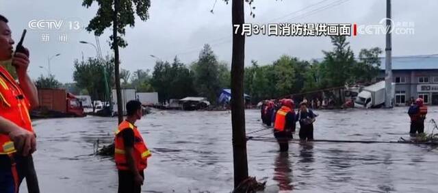 北京强降雨引发多起险情 消防救援持续进行