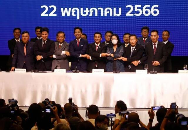 当地时间2023年5月22日，泰国8个政党就组建联合政府签署谅解备忘录。图/ICPhoto