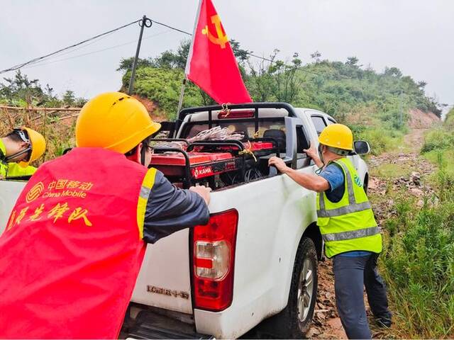 移动人进山部署发电油机