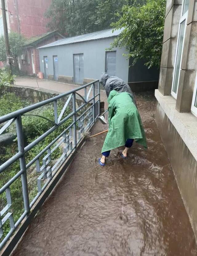 失联33小时：深山里的电站、超汛限的水库和14名员工