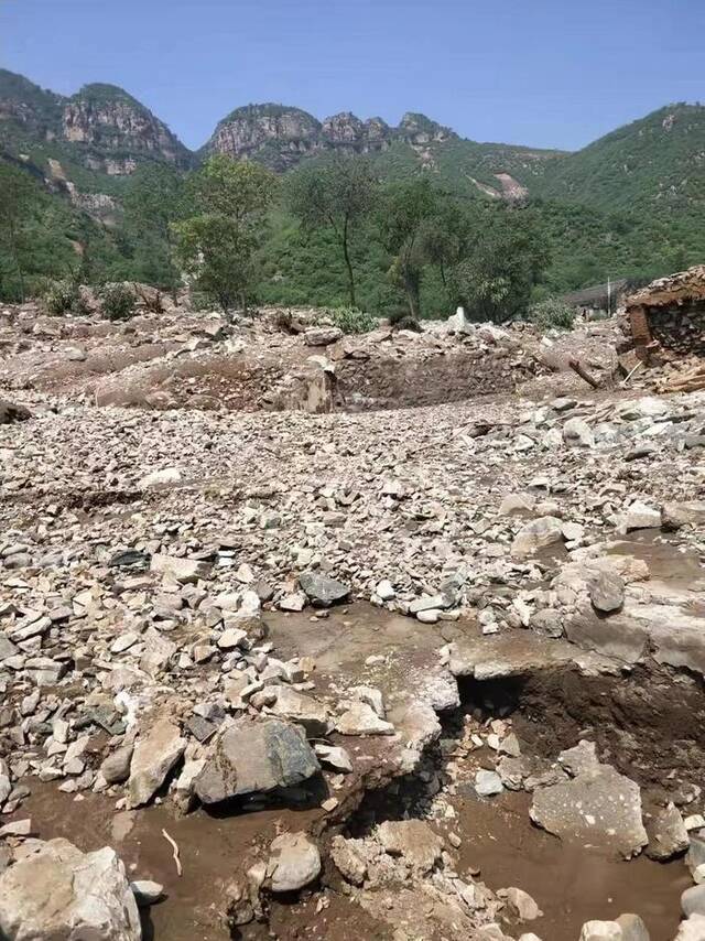 暴雨后的西塌。