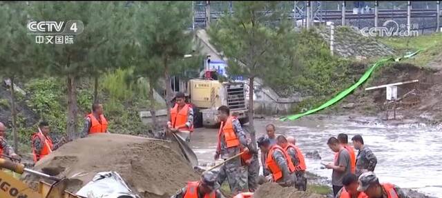 吉林多地出现强降雨天气 近千人救援队伍赶赴受灾村屯