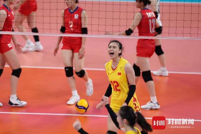 成都大运会女排决赛：中国3-0日本