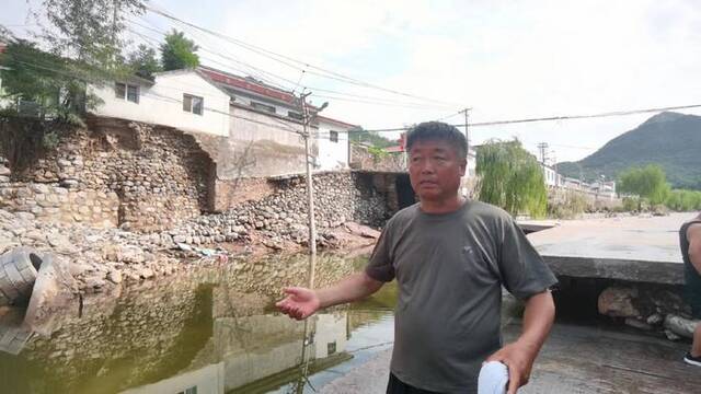 8月4日，曹兴庄告诉记者，在暴雨来临之前，这里的人被转移，目前还没有回来，也不能回来。新京报记者周怀宗摄