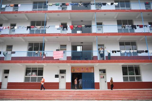 8月3日拍摄的涿州市第三中学安置点。