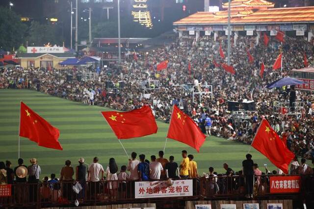 这是2023年7月29日拍摄的贵州榕江（三宝侗寨）和美乡村足球超级联赛年度总决赛现场。新华社记者刘续摄
