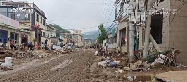 维修人员全力抢修 北京房山超四成受损村已恢复供水