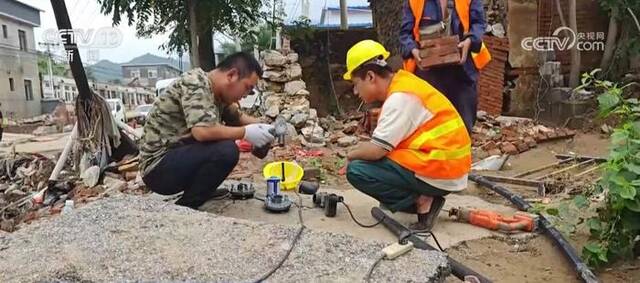 维修人员全力抢修 北京房山超四成受损村已恢复供水