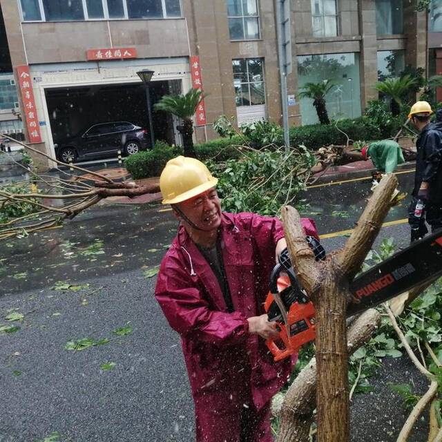 众志成城同舟共济 退役军人奋战在防汛抗洪救灾一线