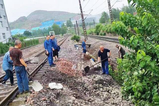 华能上安电厂人员参与石太铁路抢修