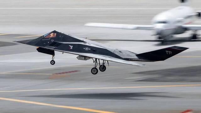 美媒披露：为模拟解放军歼-20，美国防部正式订购一批5GAT隐形无人机