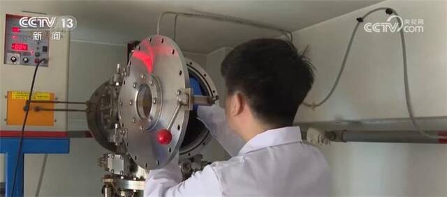 中国空间站收获阶段性应用成果 科研人员开展定向凝固实验