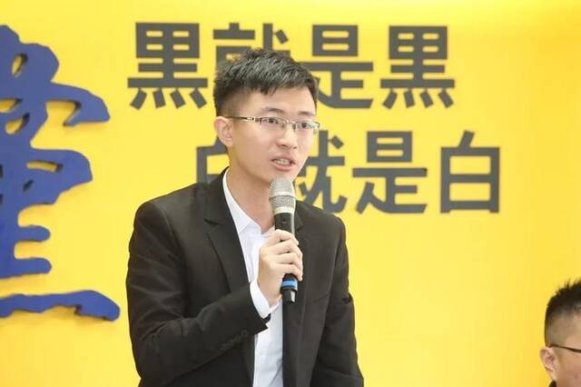 台媒：新党台北市议员侯汉廷宣布参选“立委”，喊“下架民进党”