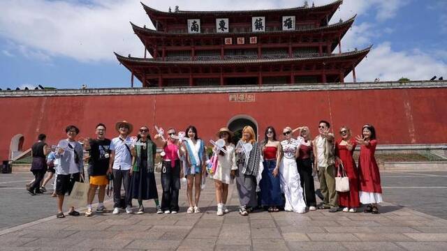 全球连线｜19名越南青年博主实地推介云南旅游