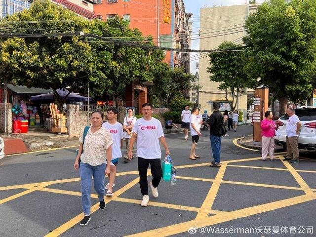 李凯尔邀请了70位在深圳的家人和亲戚到场观看比赛