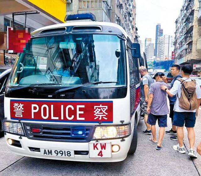 港媒：香港警方开展反罪恶行动423人被拘，包括一名93岁涉聚赌老妇