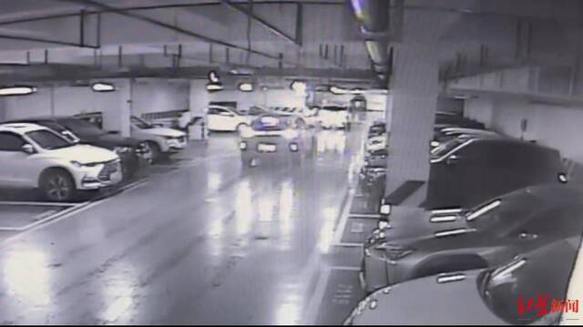 ▲监控视频显示，刹车灯亮起时，车辆仍在向前行进视频截图