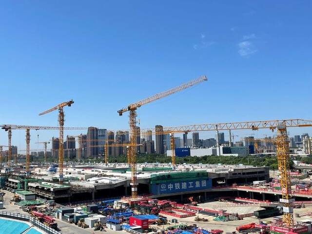 23日，位于北京市通州区的北京城市副中心站综合交通枢纽工程建设现场。央视网记者宿党辉摄