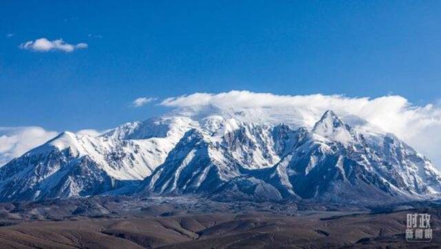 △新疆喀什，雪山耸立。（图/视觉中国）