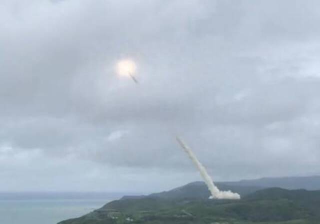 台军导弹基地试射导弹。（图片来源：台湾TVBS）