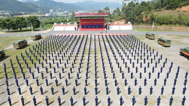 广东省首支国家综合性消防救援机动队伍正式进驻