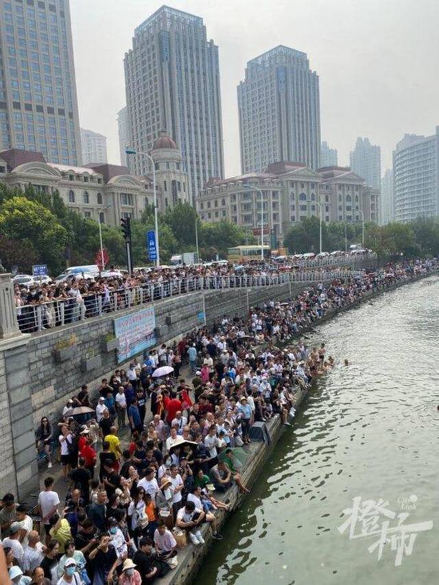 天津大爷已经没空跳水了：每天都在劝退年轻人，最近救上来好几个