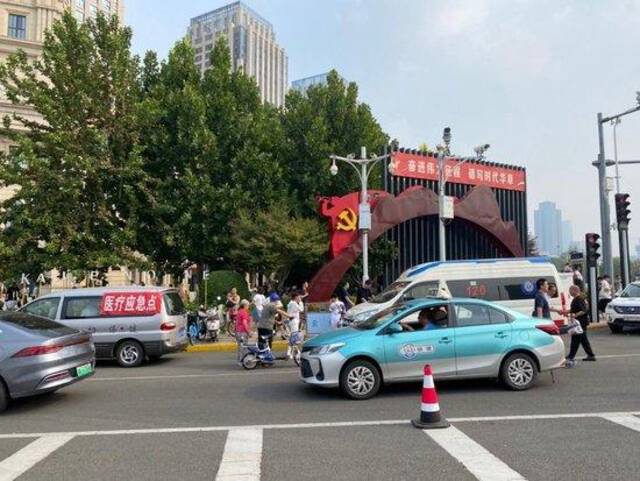 天津大爷已经没空跳水了：每天都在劝退年轻人，最近救上来好几个