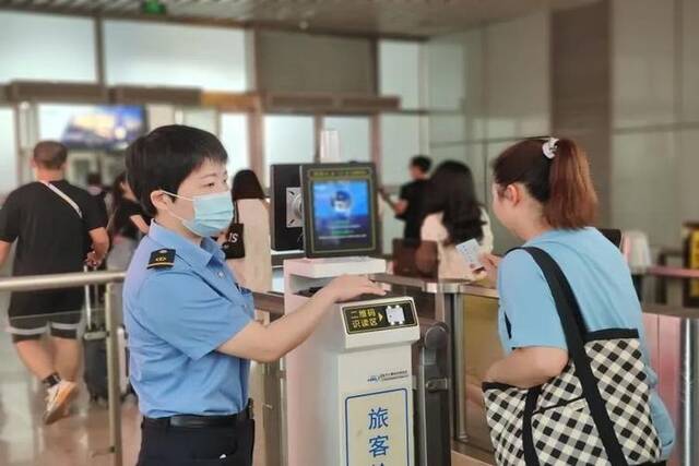 受台风“海葵” 影响 福州火车站停运部分旅客列车