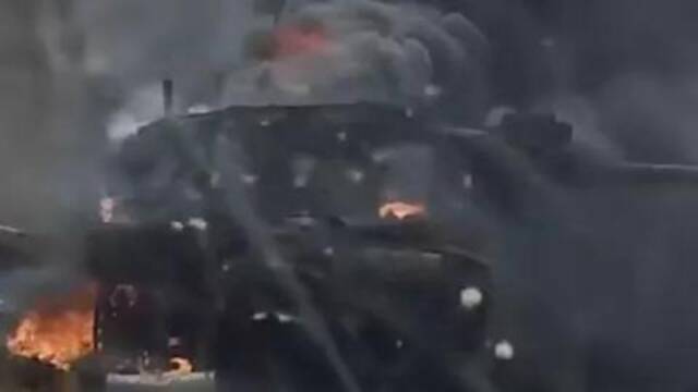 首次！俄媒：英国供乌“挑战者-2”坦克在前线被摧毁画面曝光