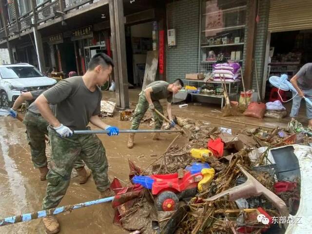 台风“海葵”来袭，人民子弟兵闻令出击！