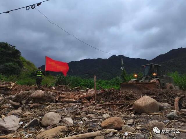 台风“海葵”来袭，人民子弟兵闻令出击！