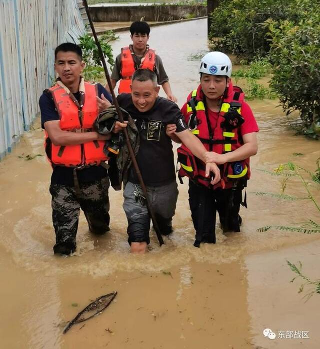 台风“海葵”来袭，人民子弟兵闻令出击！