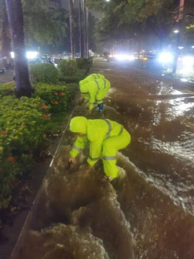 紧急通告！深圳水库开始泄洪！这些群众需要转移，香港或被波及！预计降雨会持续至…