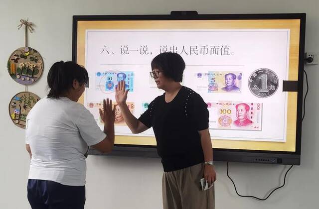 北京三区受灾学校老师：和孩子们共同续写“重启”的故事
