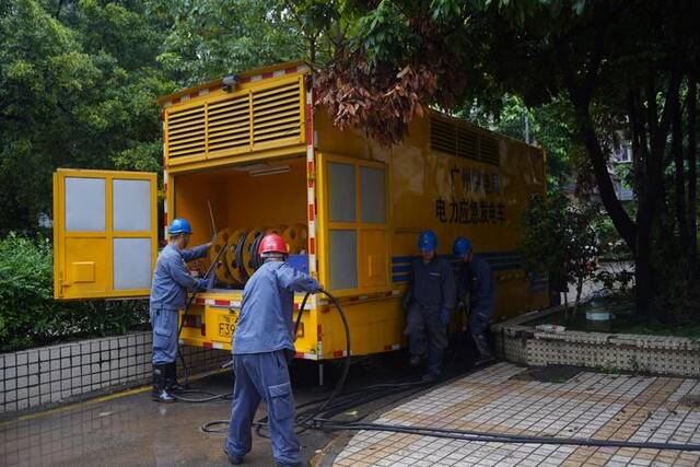 9月10日，来自广东、广西的124台应急发电车全部到达深圳罗湖，投入抢修复电。