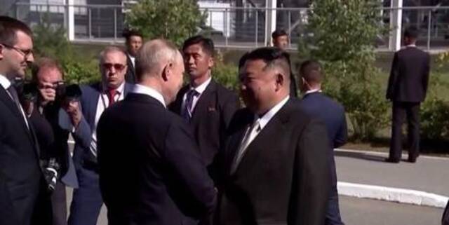 俄媒：普京与金正恩在俄远东地区开始会谈