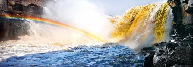 黄河上出现的彩虹。刘福海摄