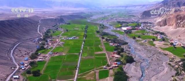 沿着河湖看新疆 | 空中俯瞰叶尔羌河 描绘水映胡杨美丽画卷