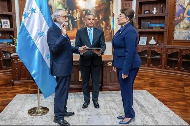 洪都拉斯总统任命首任驻华大使