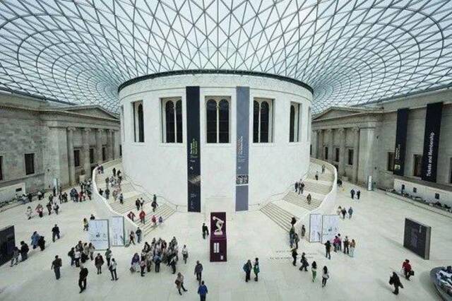 大英博物馆有800多万件藏品，是世界上最大的博物馆之一